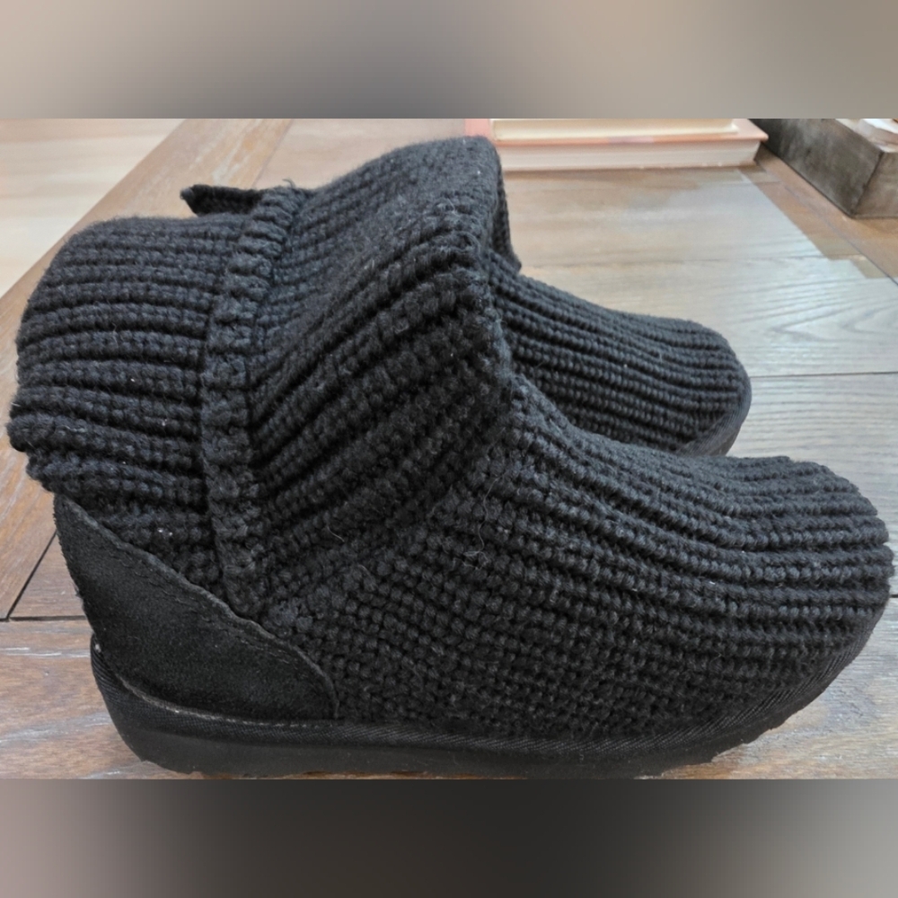 UGG Classic Cardy Knit Boots, Women's Size 6 - Picture 6 of 13